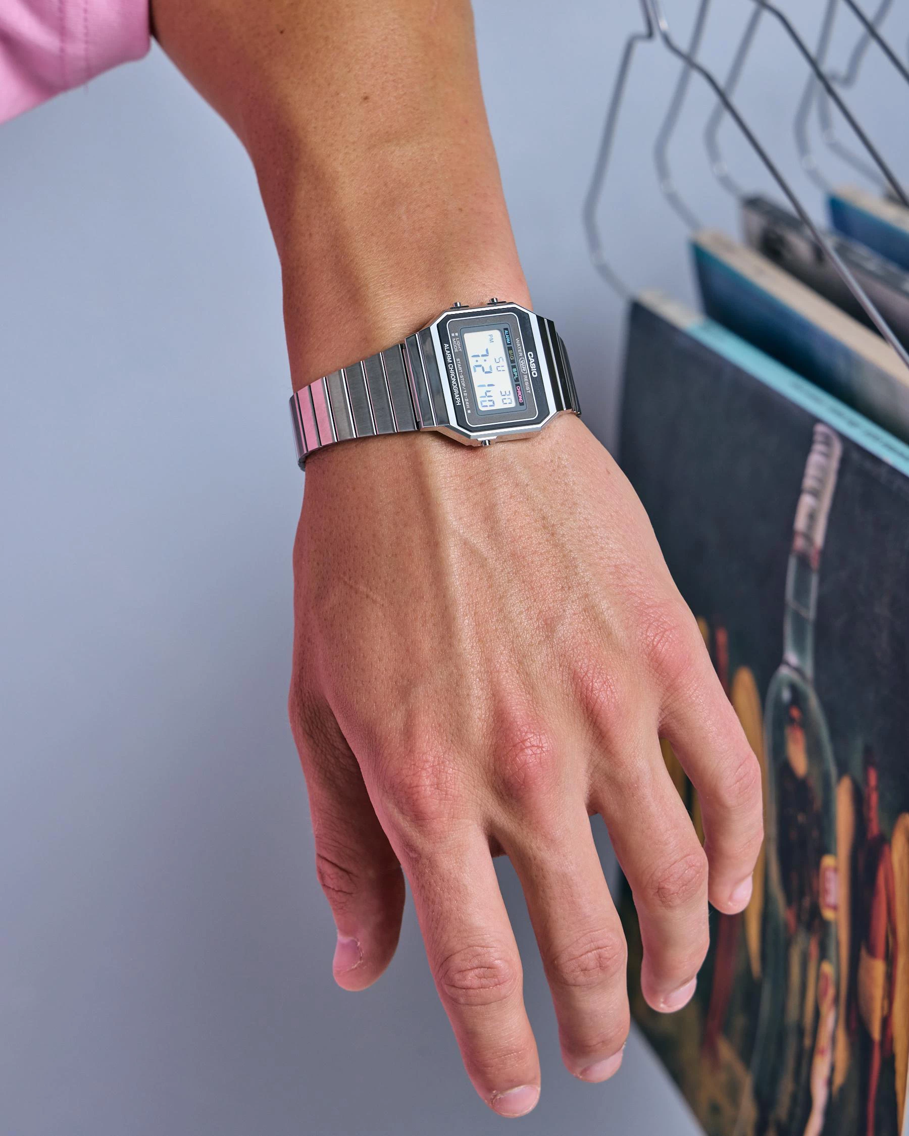 Orë dore Casio A700W-1A, e argjendtë/zezë