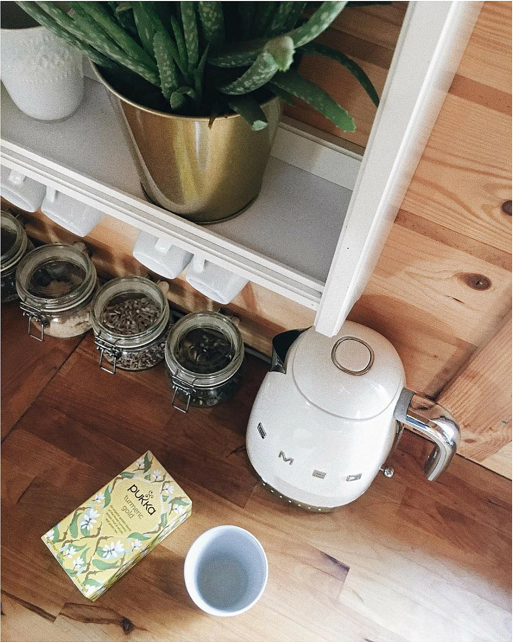Çajnik elektrik Smeg 50s Style KLF04CREU, krem
