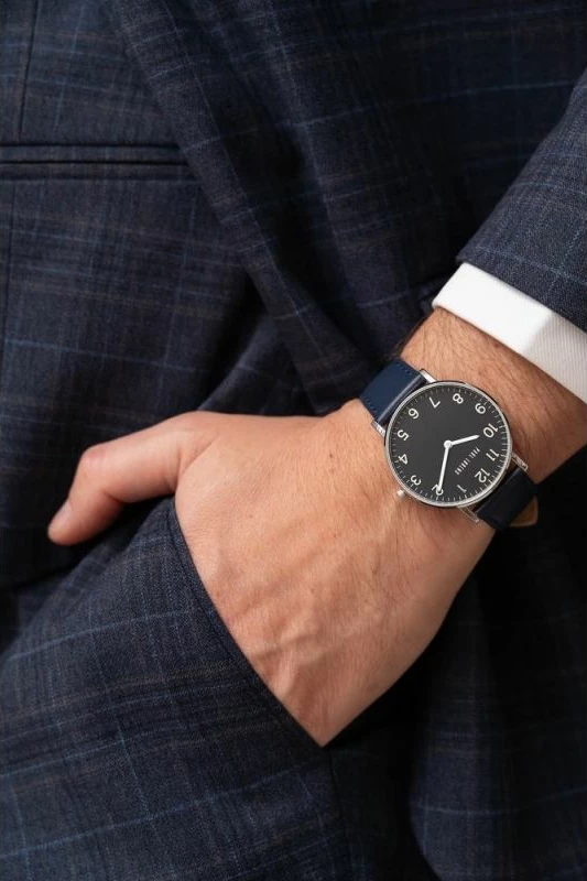 Orë dore për meshkuj Paul Lorens, e zezë