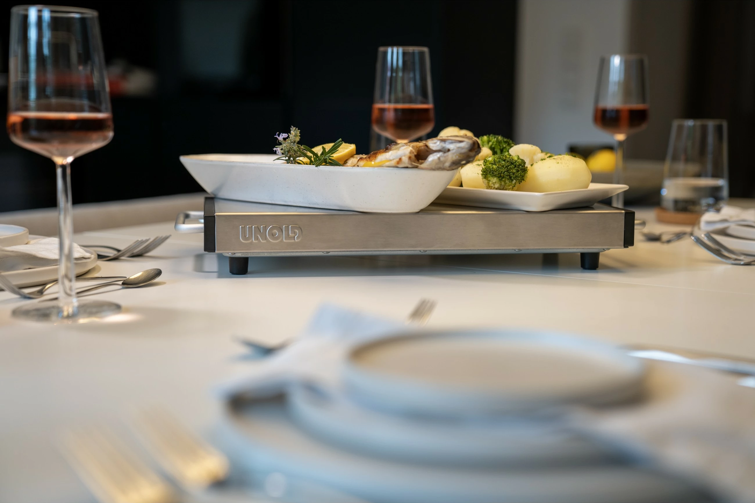 Pjatë ngrohëse UNOLD Elena 1100W, çelik inoks, e zezë