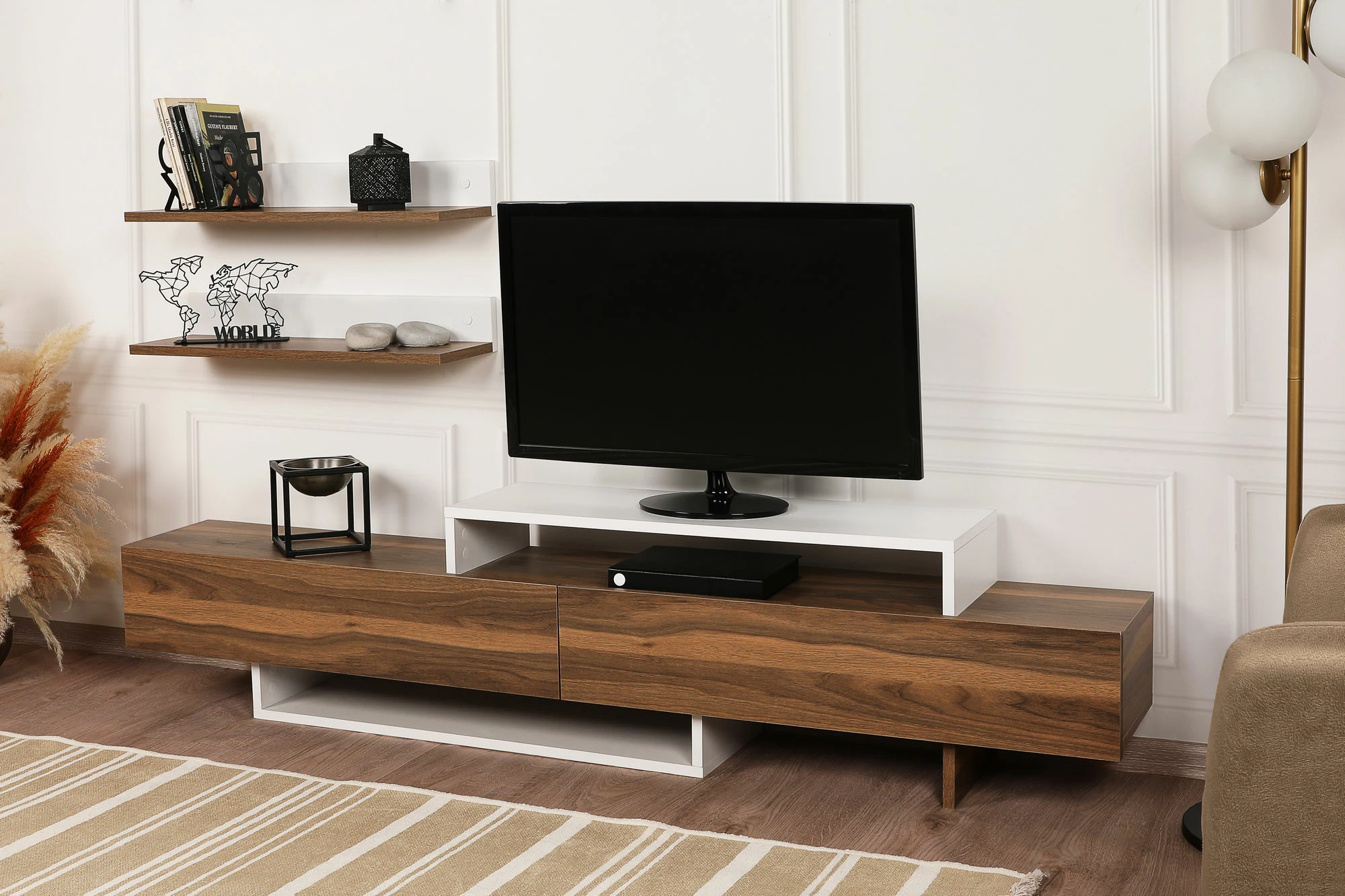 Komodë TV Hanah Home, Nirvana, ngjyrë teak dhe e bardhë