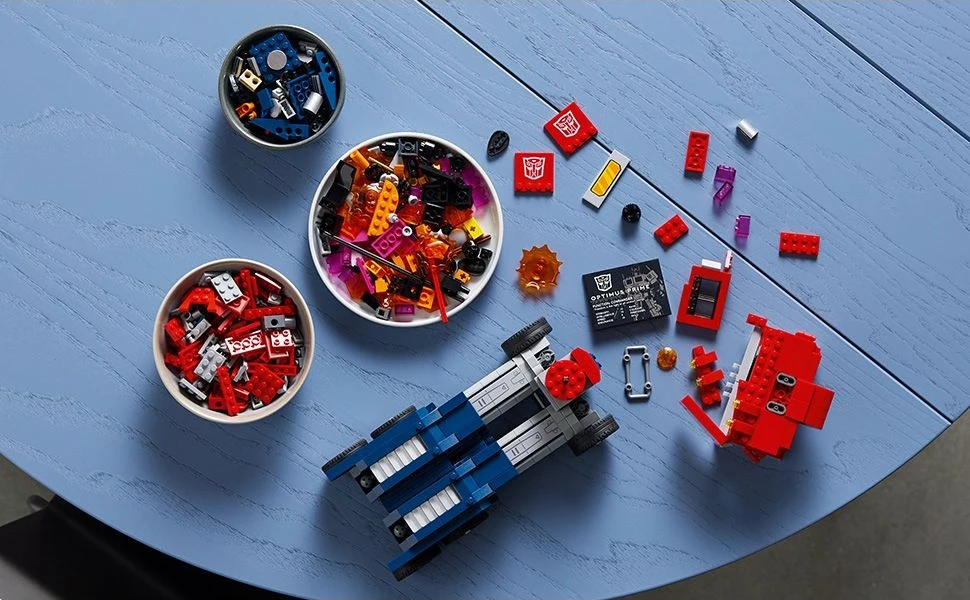Set ndërtimi LEGO ICONS Optimus Prime, 1508 pjesë, plastikë, shumëngjyrësh
