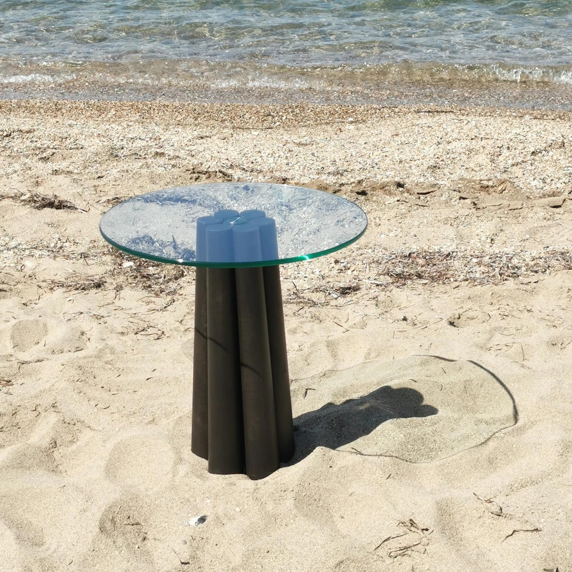 Tavolinë kafeje Thales, xham transparent, këmbë të zeza, Skye Decor