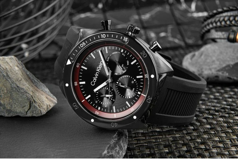 Orë dore për meshkuj Calvin Klein, e zezë