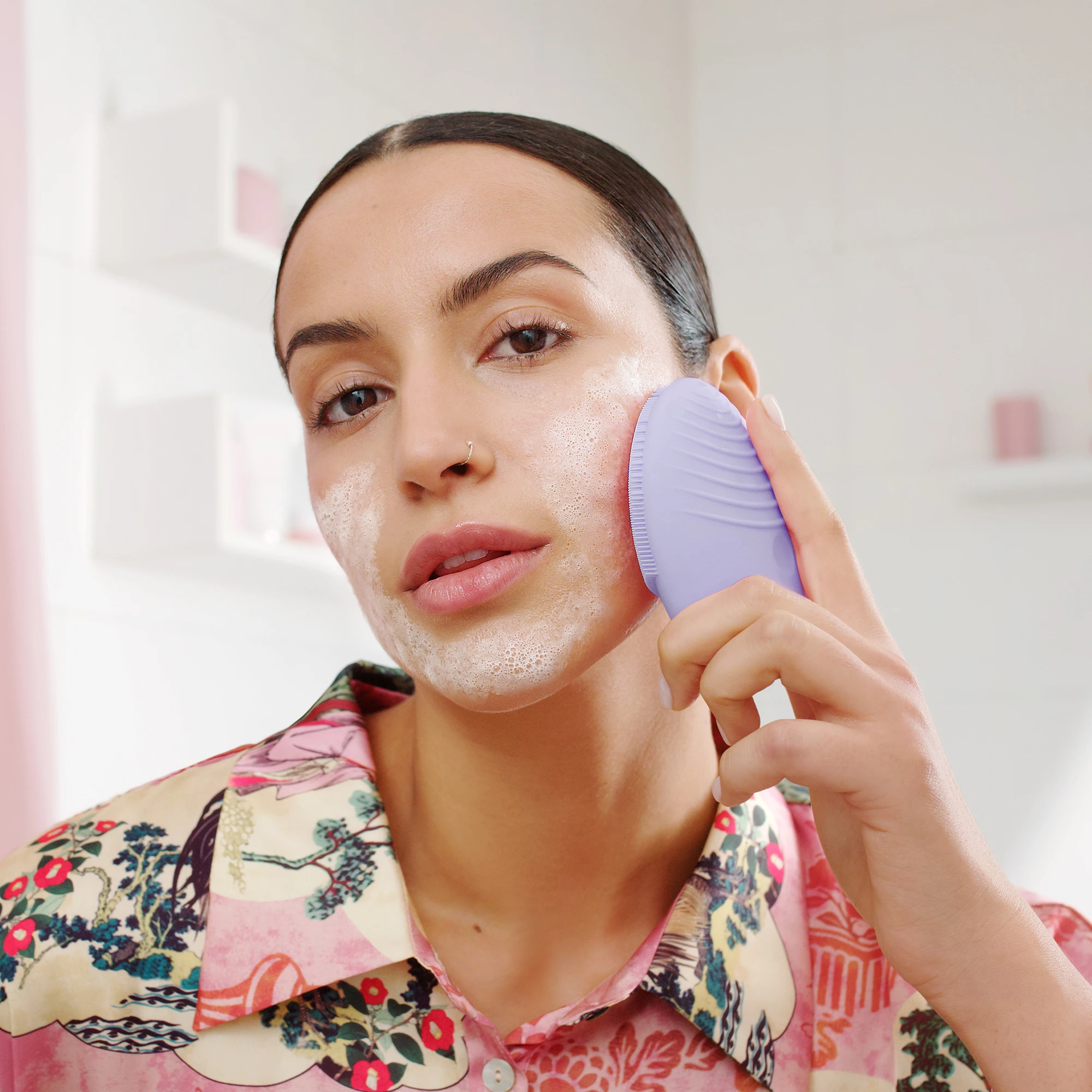 Pajisje elektrike pastrimi fytyre Foreo LUNA 3, për lëkurë të ndjeshme, waterproof, vjollcë, set me karikues USB + travel case