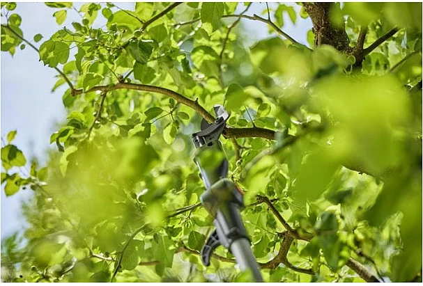 Krasitës teleskopik me bateri Gardena 14774-55, 18V, Li-Ion, zi/argjend