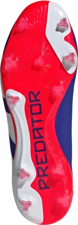 Atlete futbolli adidas, të kuqe dhe të kaltra