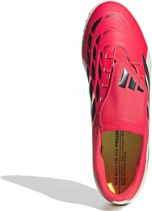 Atlete futbolli adidas, pa ngjyrë të caktuar