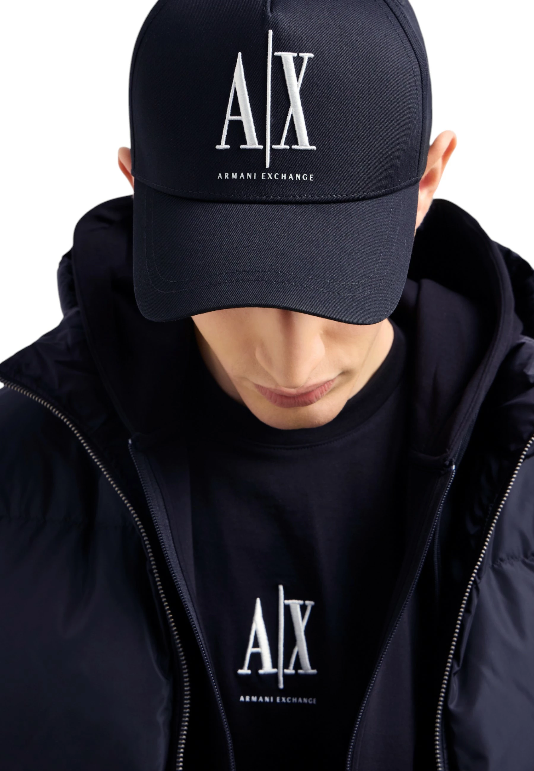 Kapelë për meshkuj Armani Exchange XM000811 AF13343, e kaltër e errët
