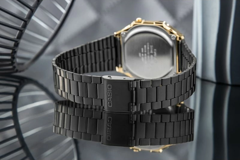 Orë dore për meshkuj CASIO, e zezë