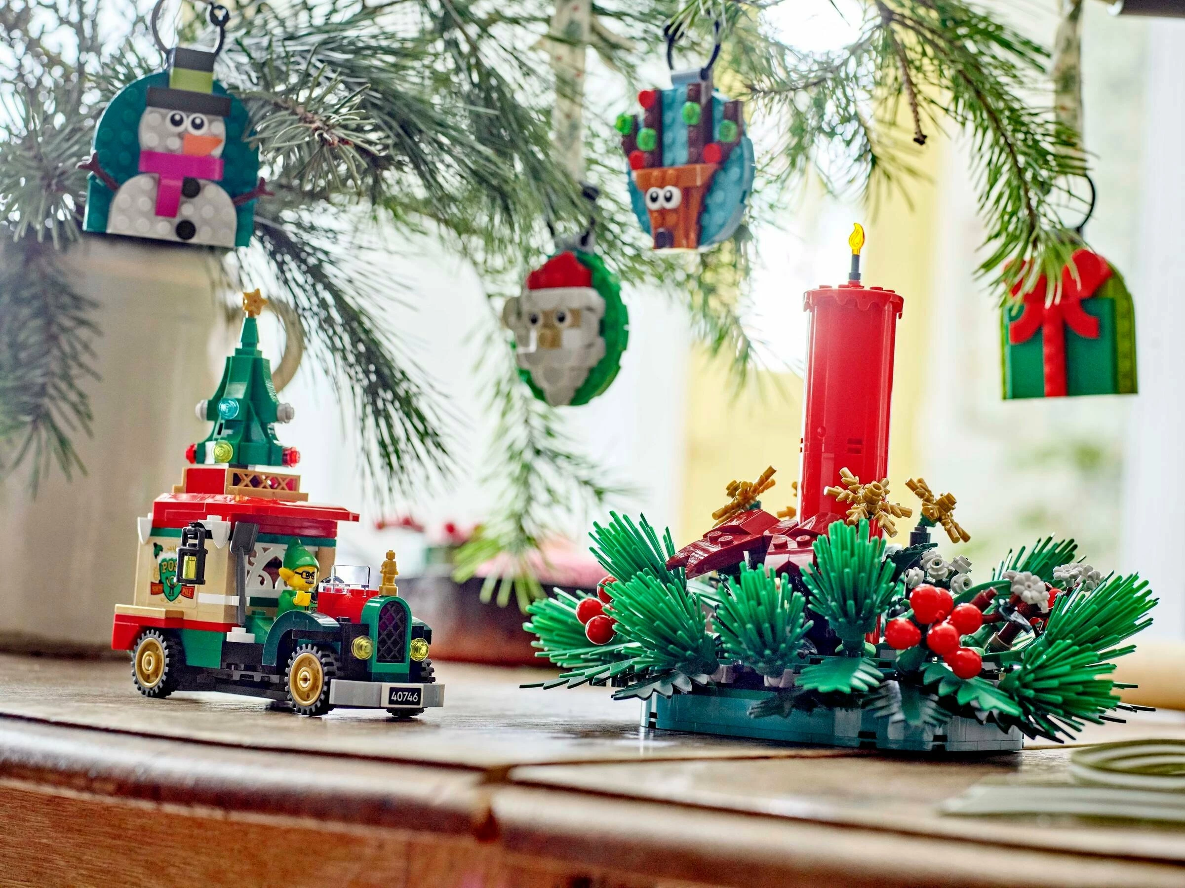 Set LEGO Santa's Truck 40746, 224 copë