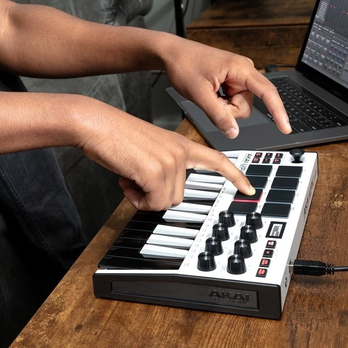 Tastierë Kontrolluese AKAI MPK Mini MK3, MIDI USB, e Zezë dhe e Bardhë