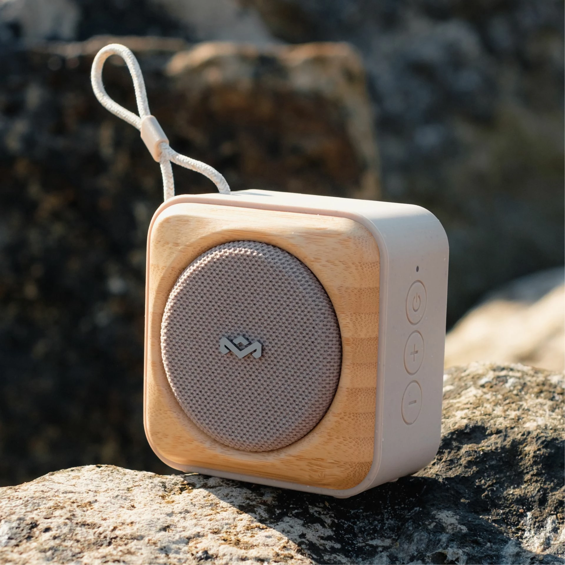 Altoparlant Bluetooth House of Marley Roots, IP67, bateri deri 14 orë, karikim i shpejtë, krem