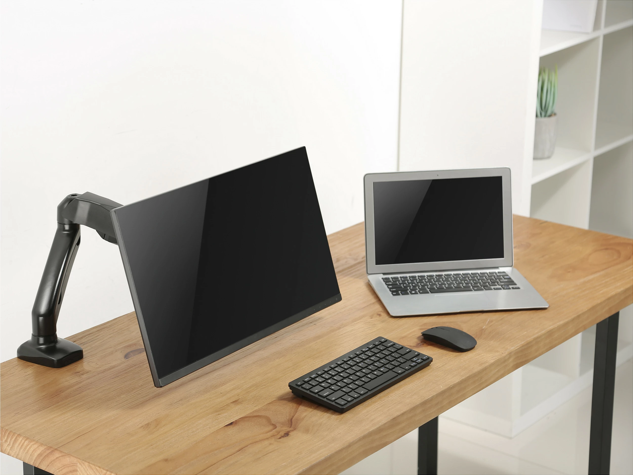 Mbajtëse monitori tavoline EQUIP, 17-32", 9 kg, 1 ekran, VESA 75x75/100x100, gas spring, e zezë