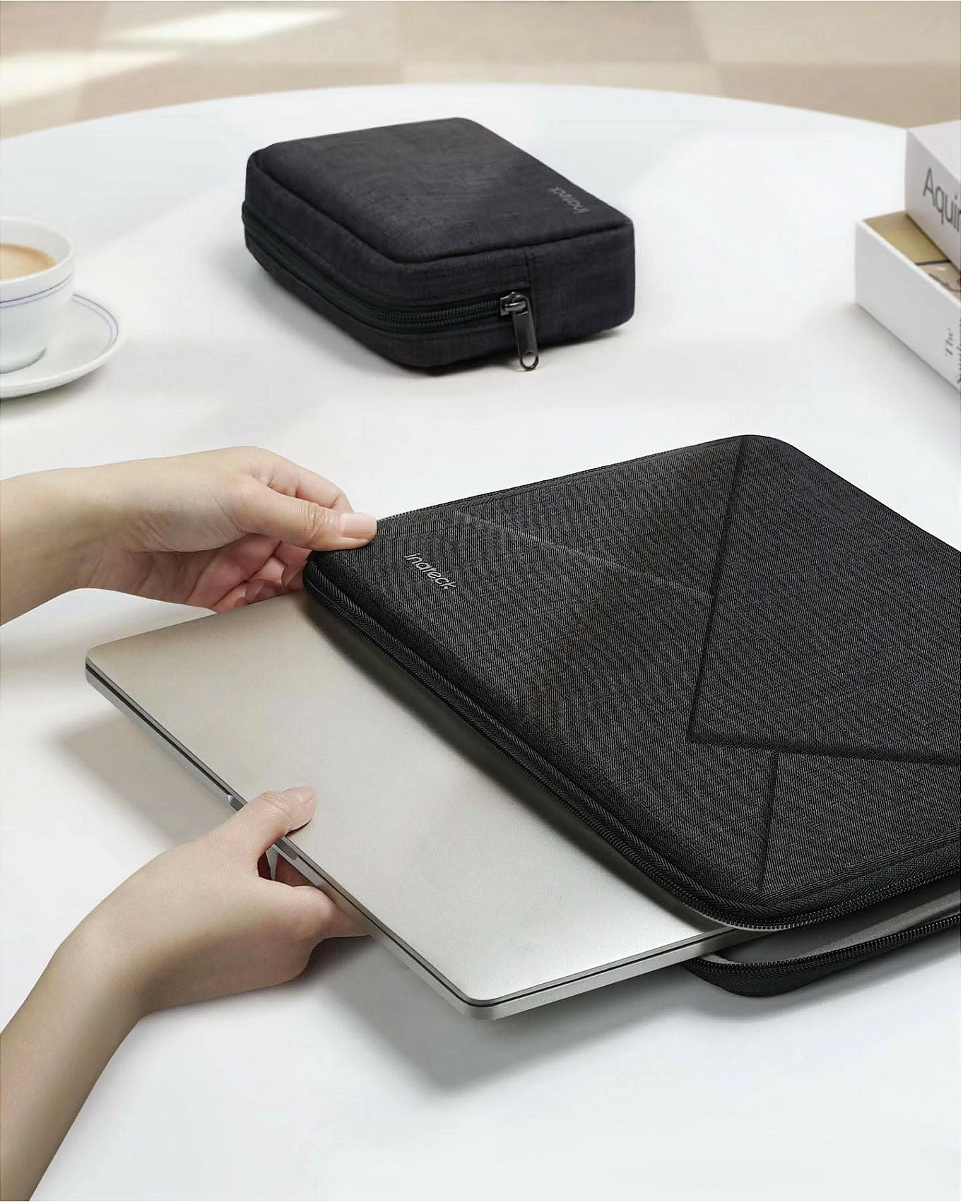 Çantë për laptop Inateck LB01007-13S, 13" (33 cm), me zinxhir, e zezë