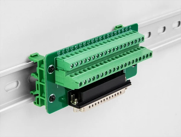 Adapter terminal bllok DeLOCK D-Sub 37-pin femër për DIN shinë, AWG 24-12, jeshil