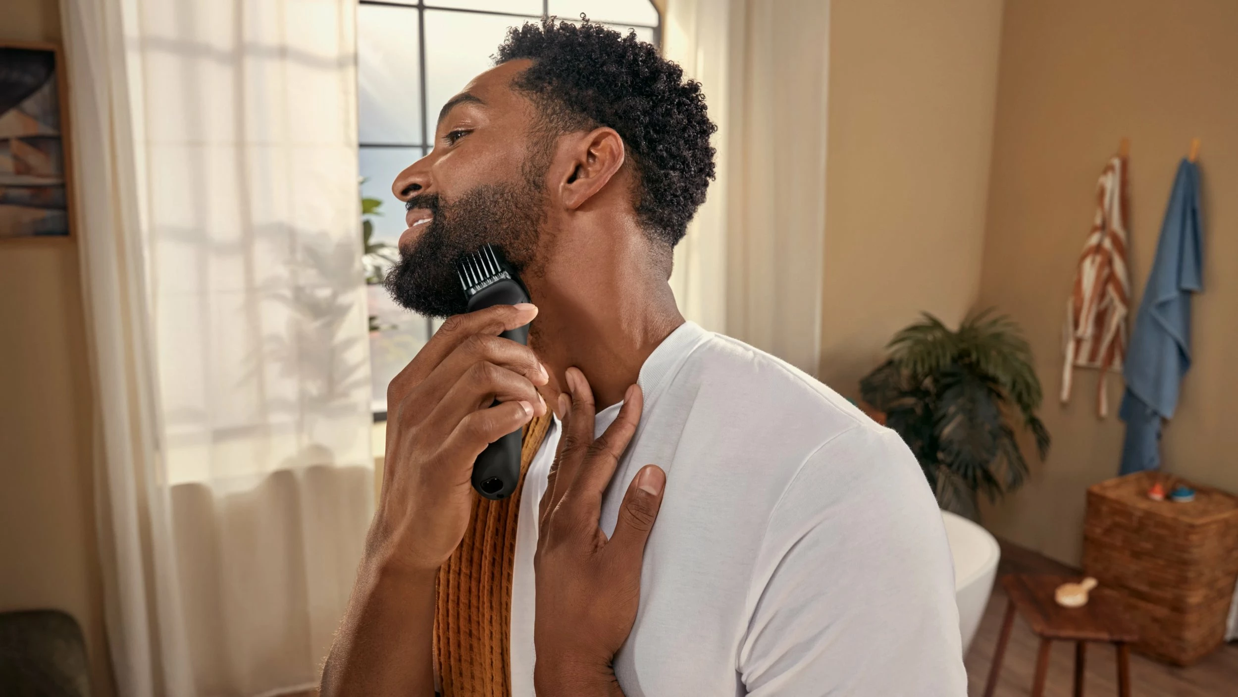 Trymer mjekre Philips Beardtrimmer 5000 BT5780/15, 20 nivele 0.4–20 mm, 100 min, karikim 60 min, i zi, set me 2 krehra + bazë karikimi + çantë