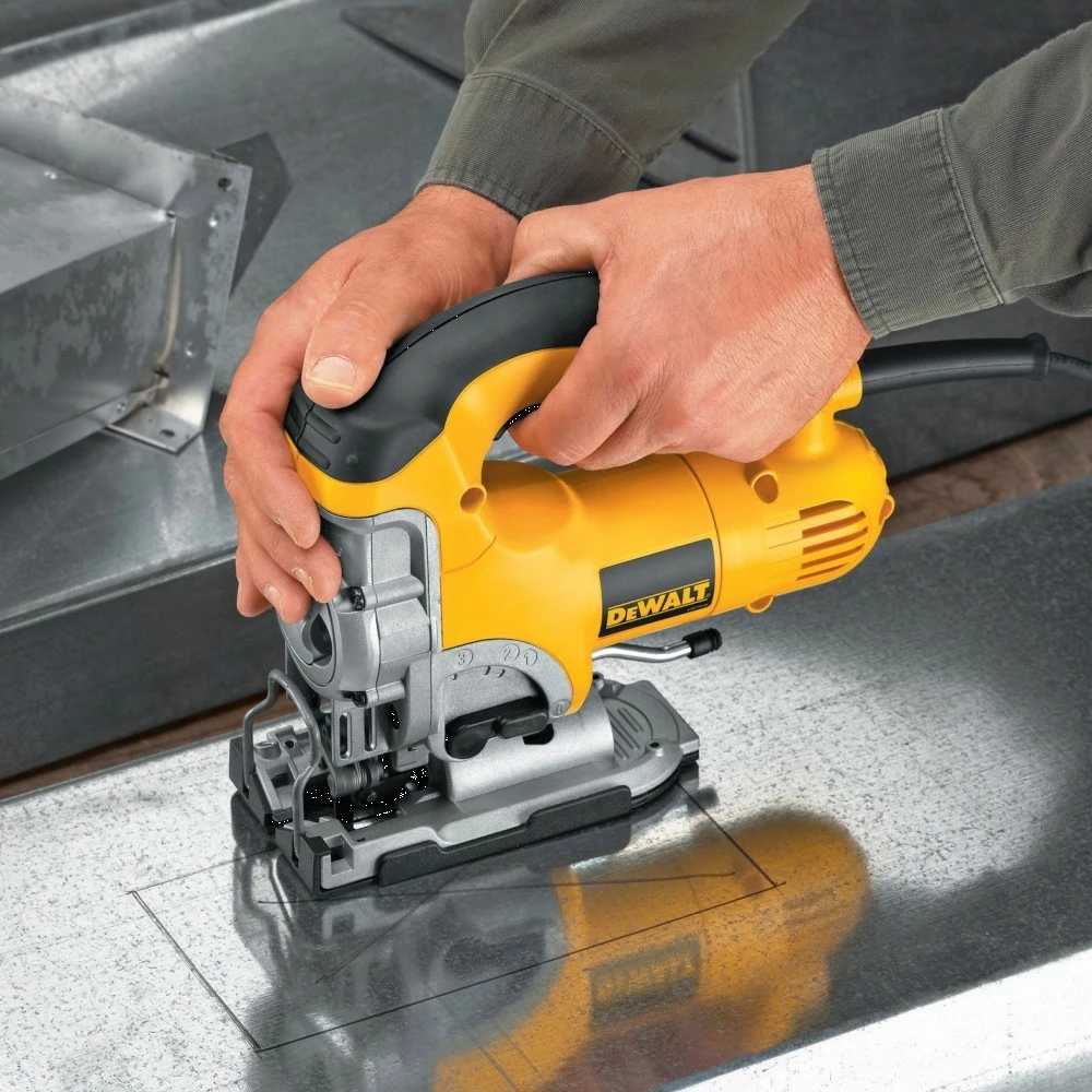 Sharrë xhigso DeWalt DW331K 701 W, me valixhe, e verdhë/zezë