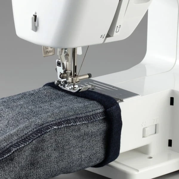 Makinë qepëse Brother HF37