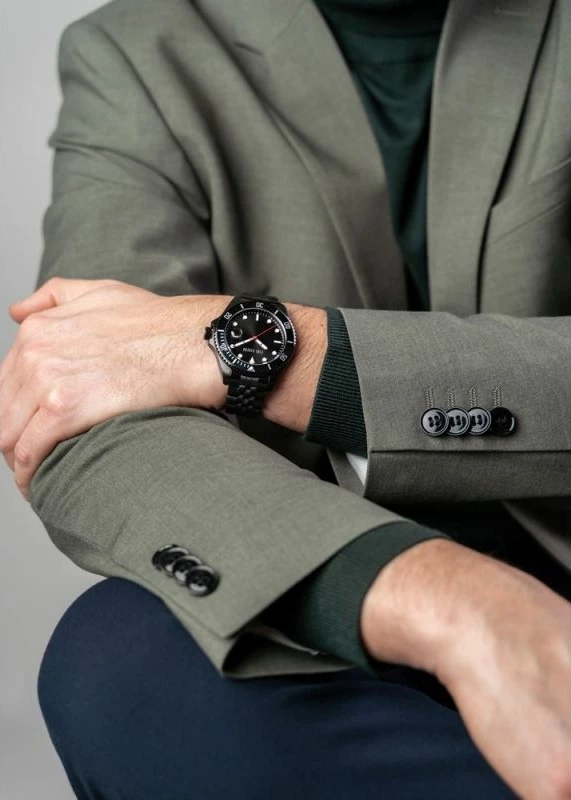 Orë dore për meshkuj Paul Lorens, e zezë