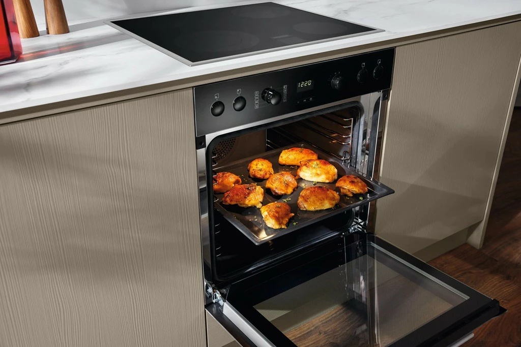 Furrë e integrume Miele H 2455 E ACTIVE PerfectClean, e zezë