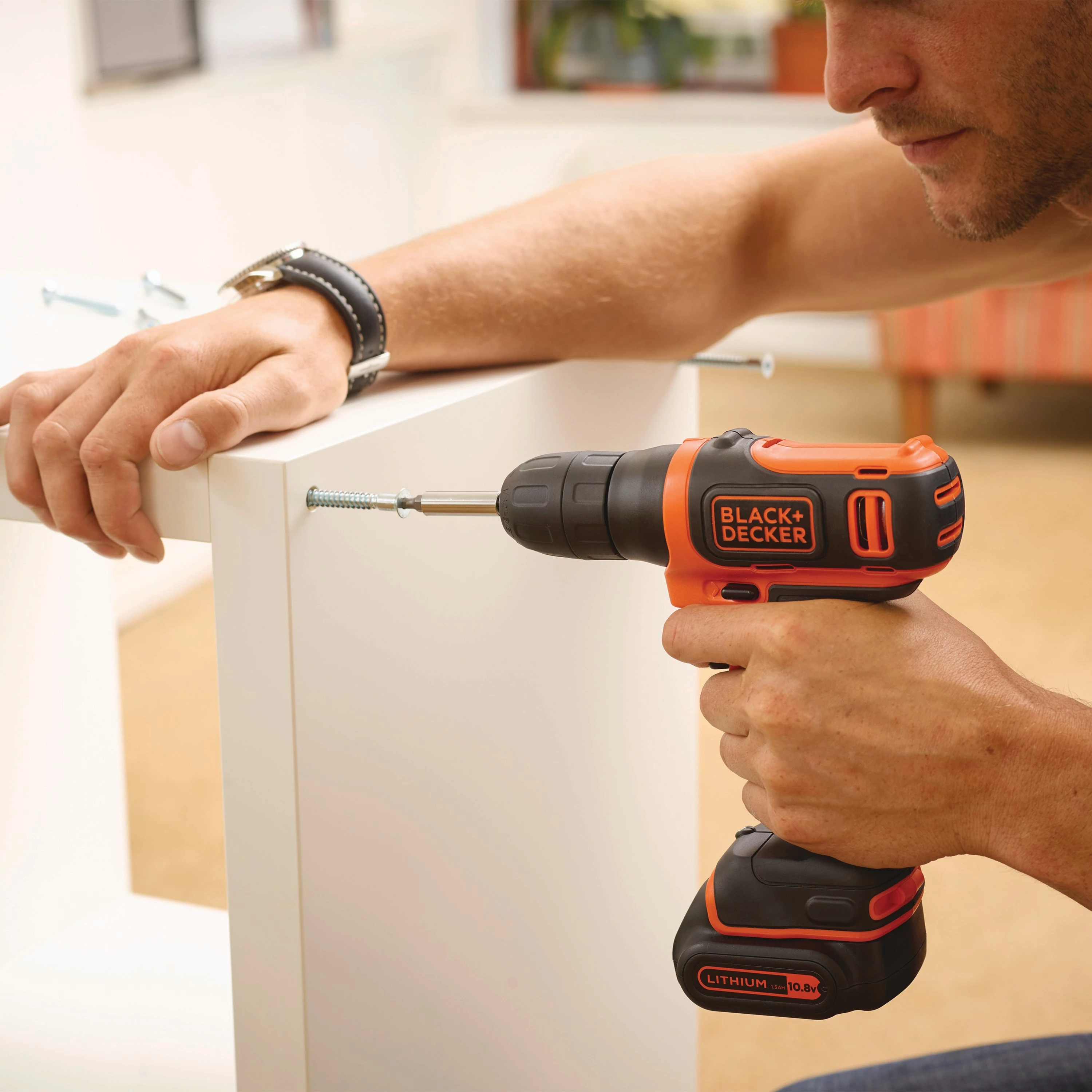 Burmashinë/vidhosëse me bateri Black&Decker BDCD12 10.8V 1.5Ah, me karikues 8-orësh, e zezë/portokalli