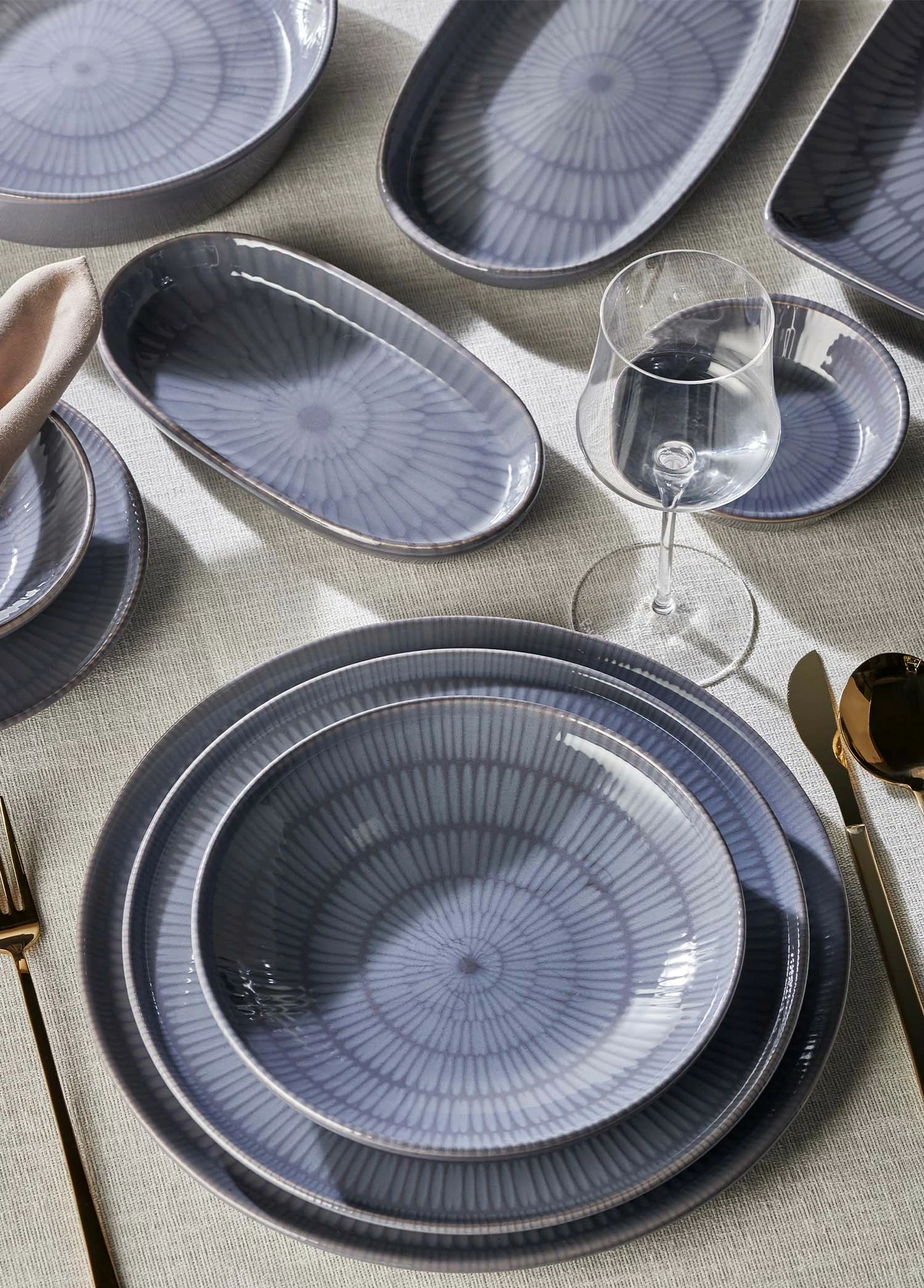 Pjatë shërbimi Hermia, gri, NON0005, 30x30x1 cm