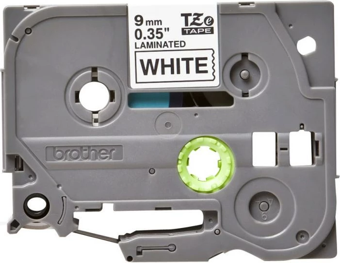 Kasetë shiriti etiketash Brother TZe-221 9 mm e laminuar vetëngjitëse P-touch, e bardhë me tekst të zi