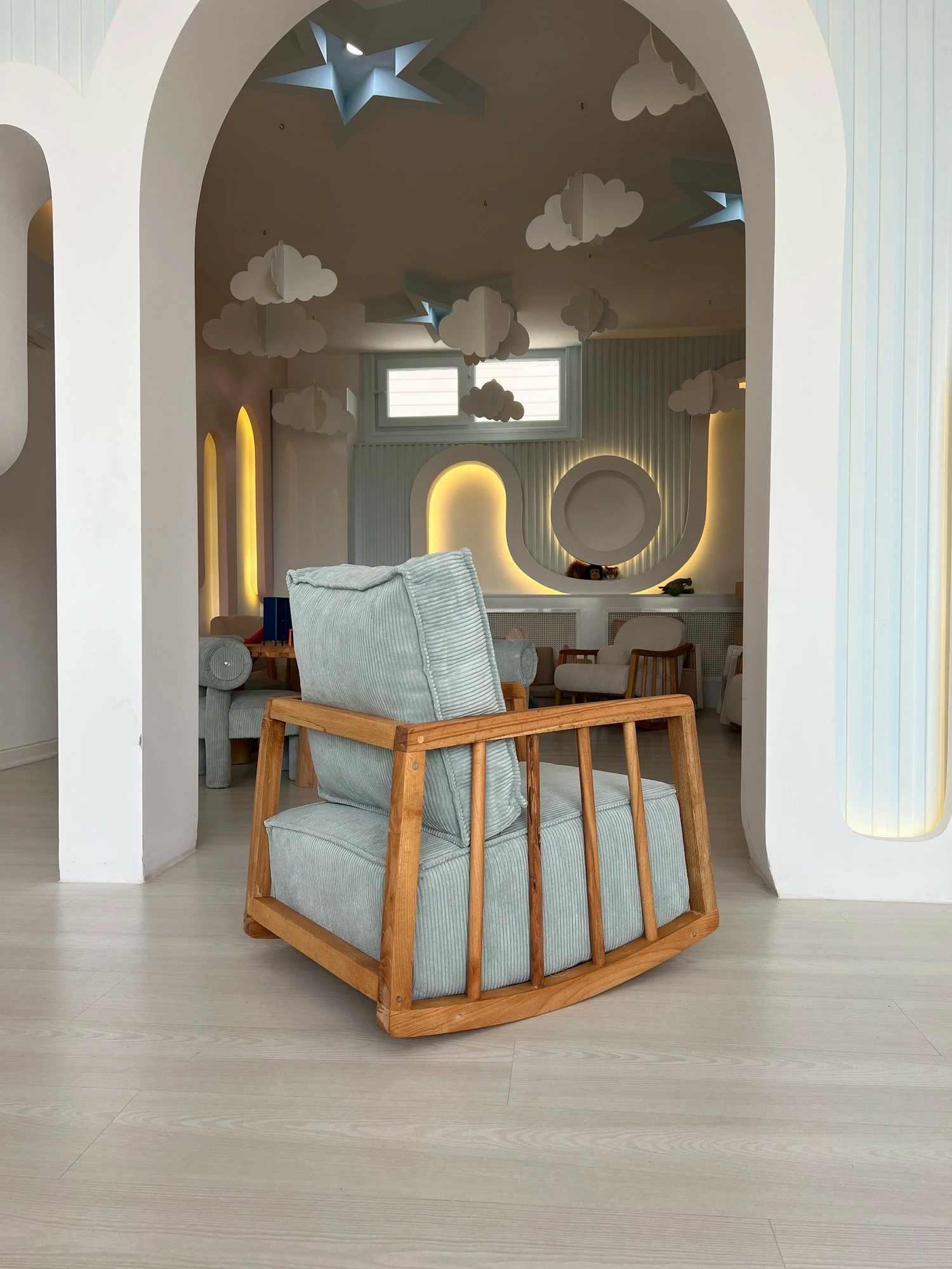 Karrige sallanan me krahë, ngjyrë kaltër, Atelier del Sofa