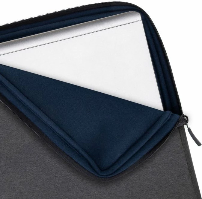 sleeve për laptop RivaCase 7707 deri 17.3", RPET polyester rezistent në ujë, e zezë
