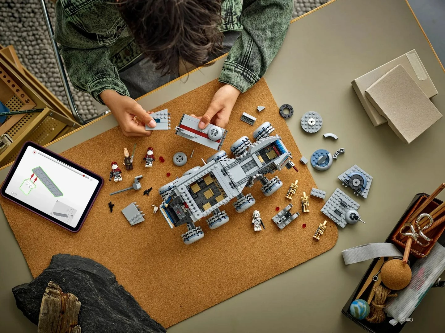 Set LEGO Star Wars Republic Juggernaut 75413 me 8 minifigura