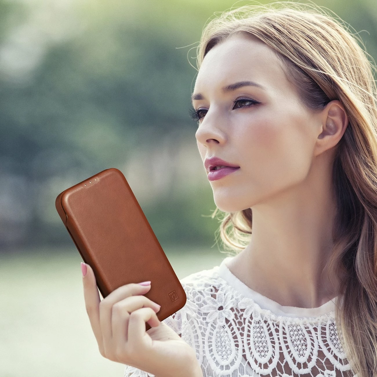 Mbështjellës iCarer Oil Wax Premium Leather Folio për iPhone 14 Plus, MagSafe, kafe