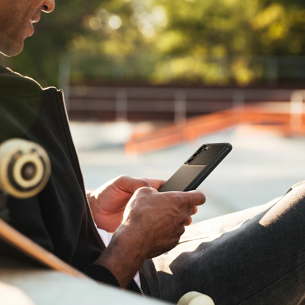 Mbështjellës Spigen Rugged Armor për Samsung Galaxy S21 FE, Matte Black