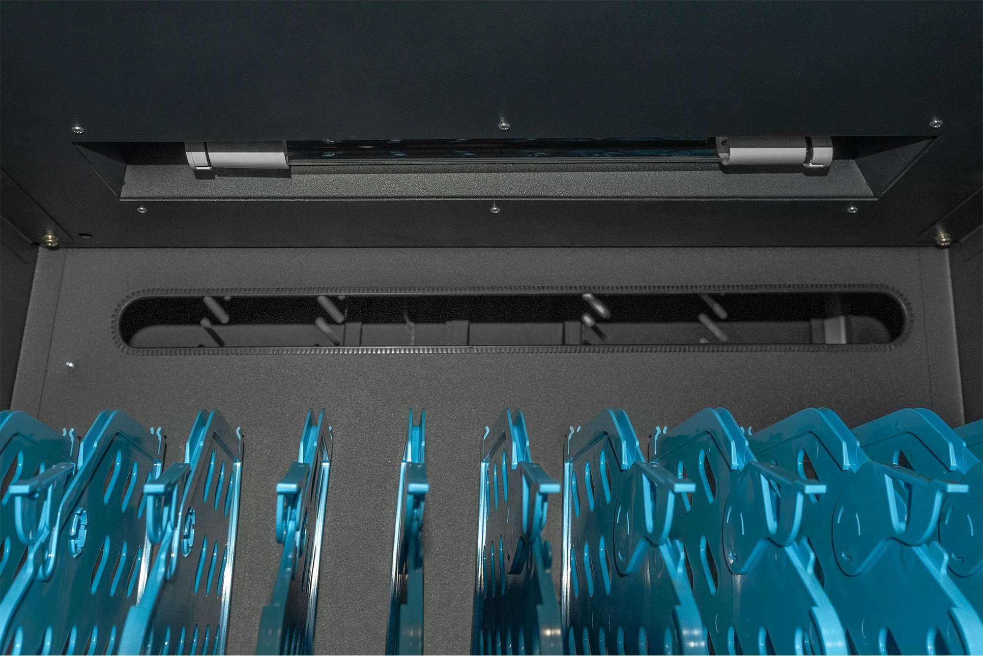 Kasë karikimi portabile Digitus, për 30 laptopë/tableta deri 15.6 inç, UV-C, e zezë