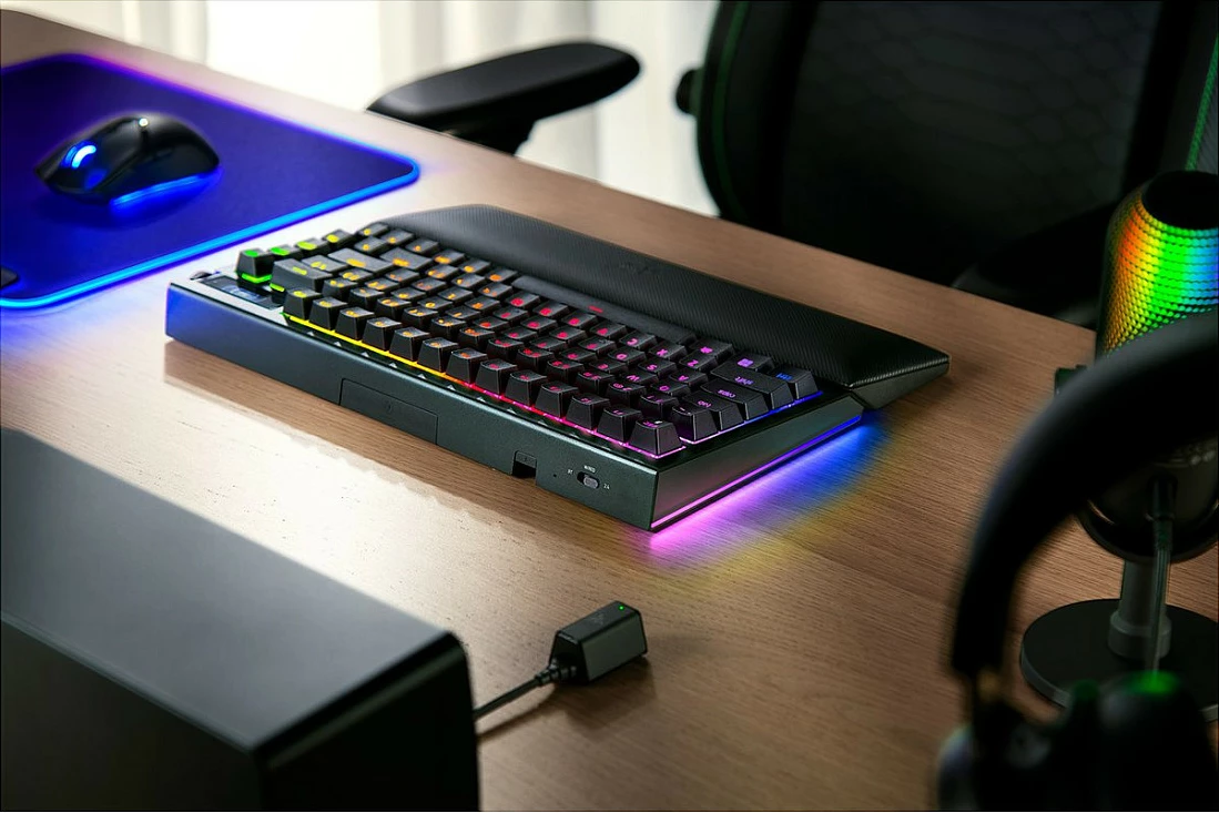 Tastierë gaming Razer BlackWidow V4 Pro 75% US International ISO, mekanike Razer Green, RGB, wireless, e zezë