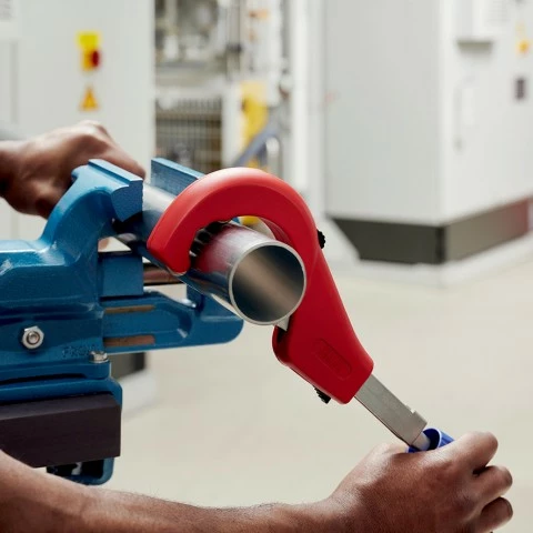 Prerëse tubash Knipex 90 31 03 BK, për bakër, bronz, çelik, 260mm, blu/kuqe