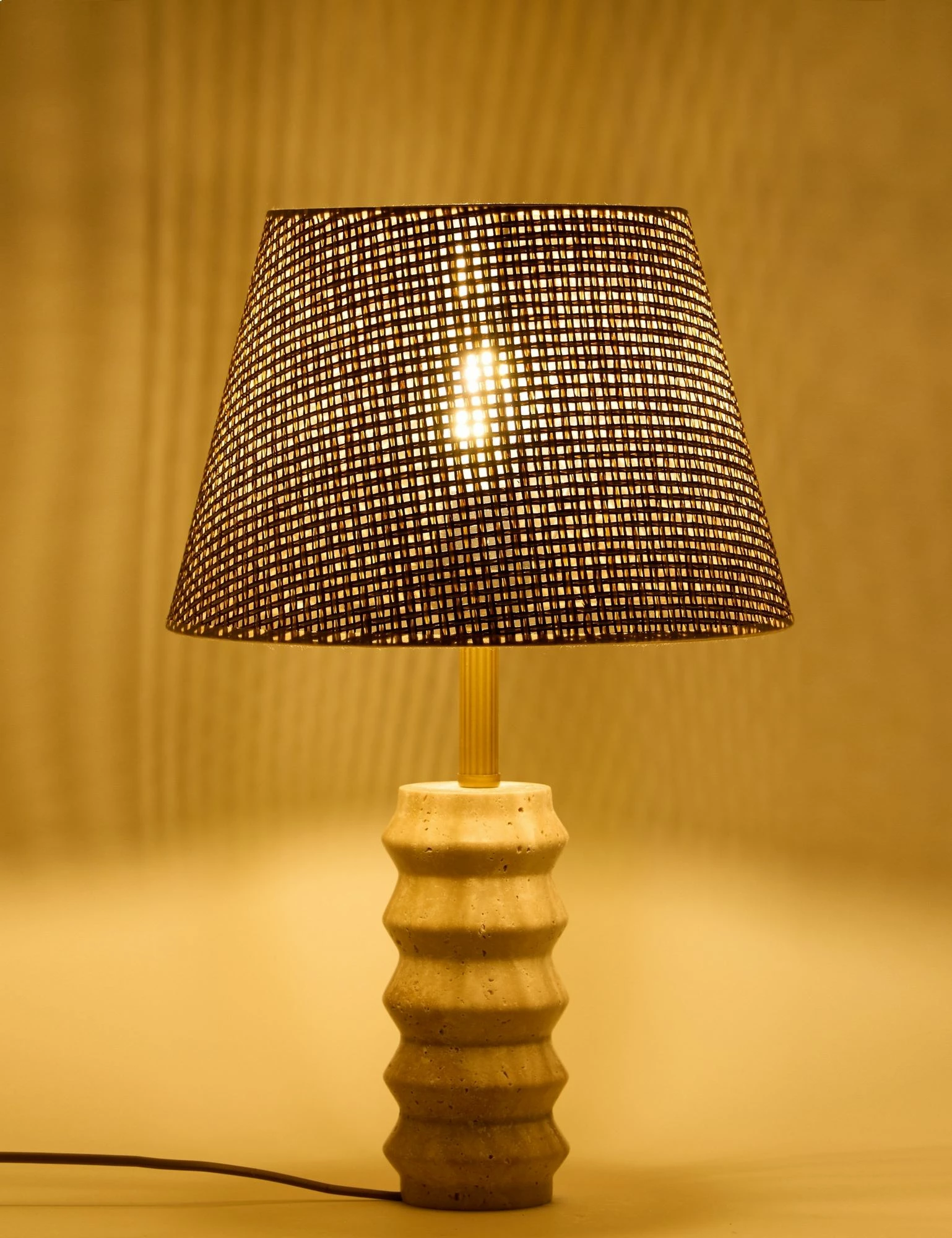 Llambë tavoline Opviq, Meya, ngjyrë kafe