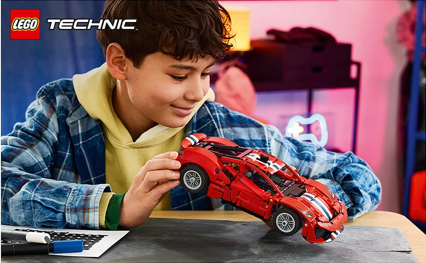 Set ndërtimi LEGO Technic Ferrari 488 Pista 42235, 882 copë, i kuq