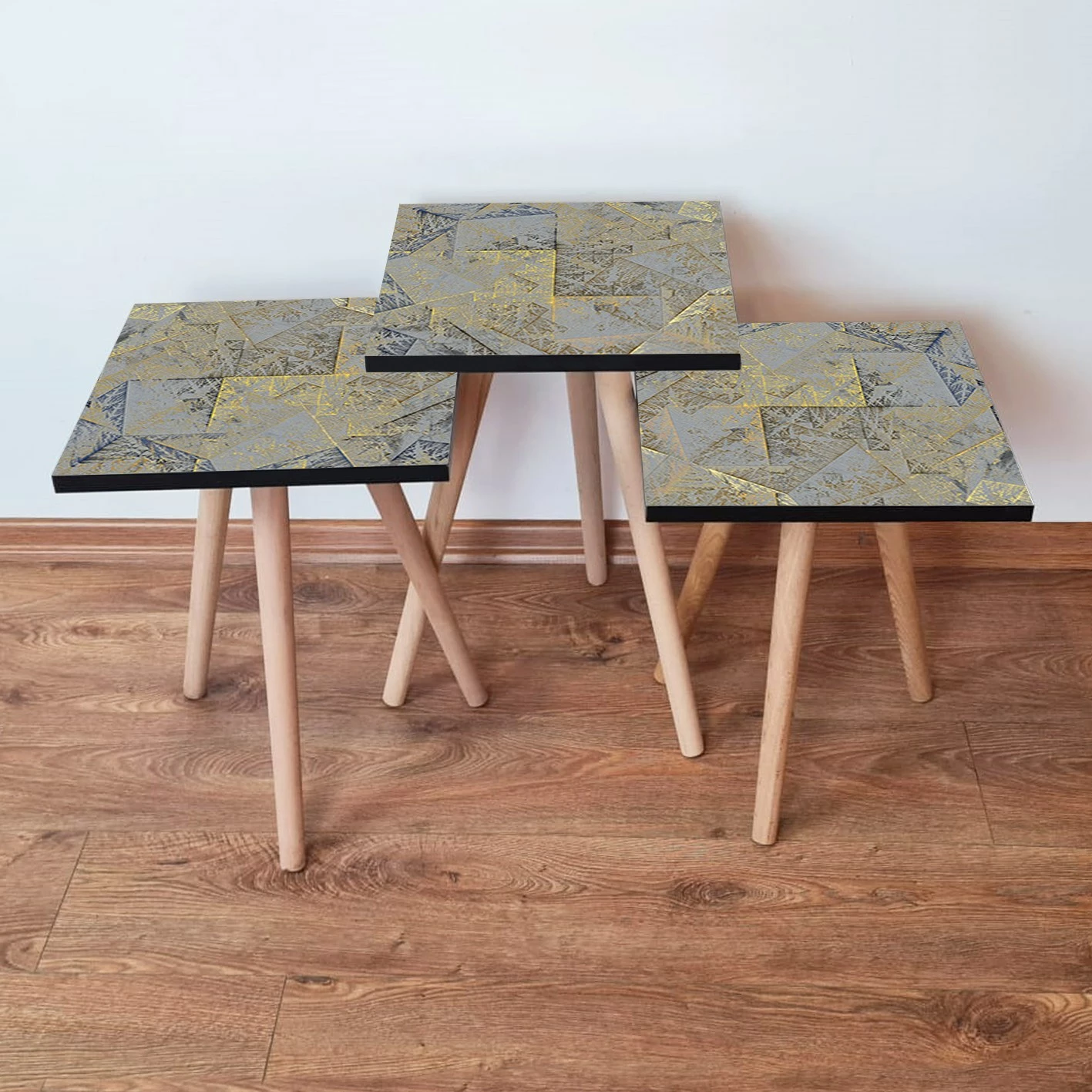 Set tavolinash ndihmëse, 3 copë, ngjyrë gri, ari, bezhë, Skye Decor, 3Shp225