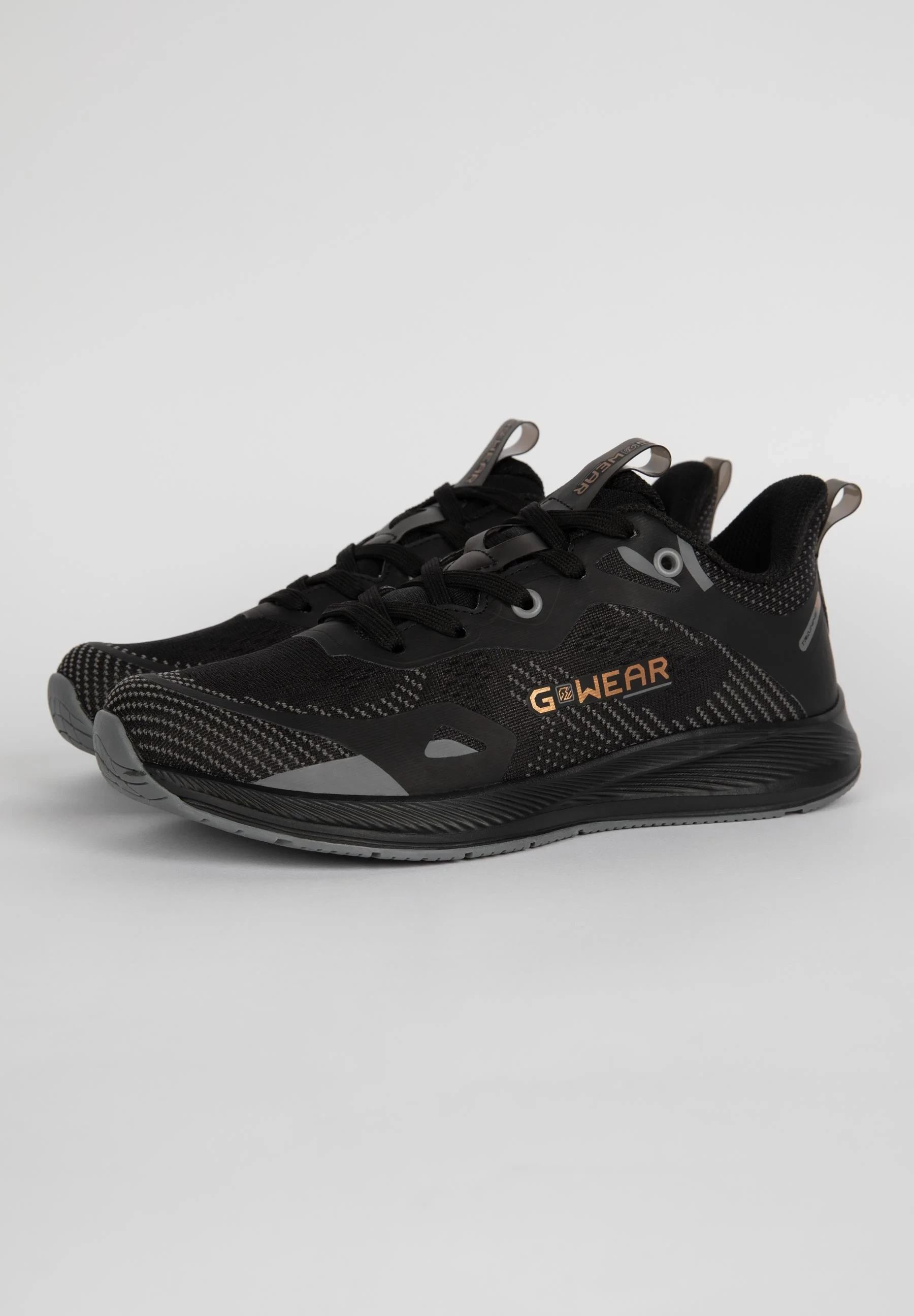 GWEAR ESSENTIAL TRAINING SHOES - BLACK [Madhësia: 42]