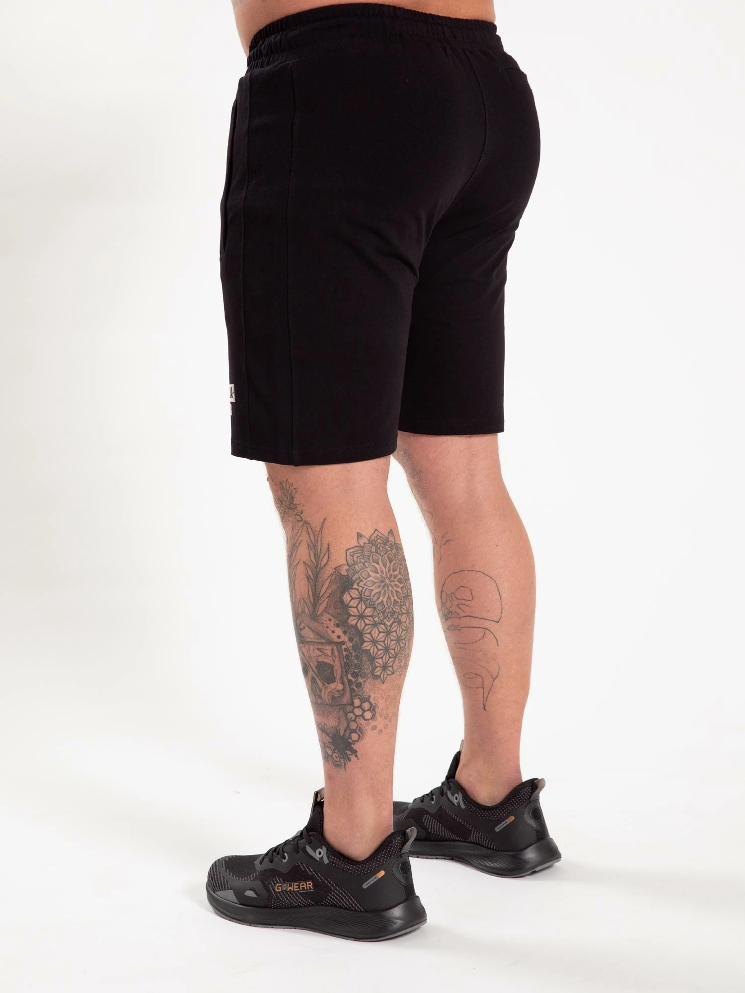 Shorce për meshkuj Gorilla, E zezë