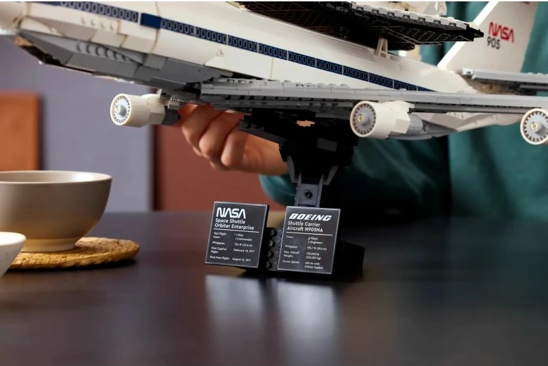 Set LEGO Icons për të rritur, Shuttle Carrier