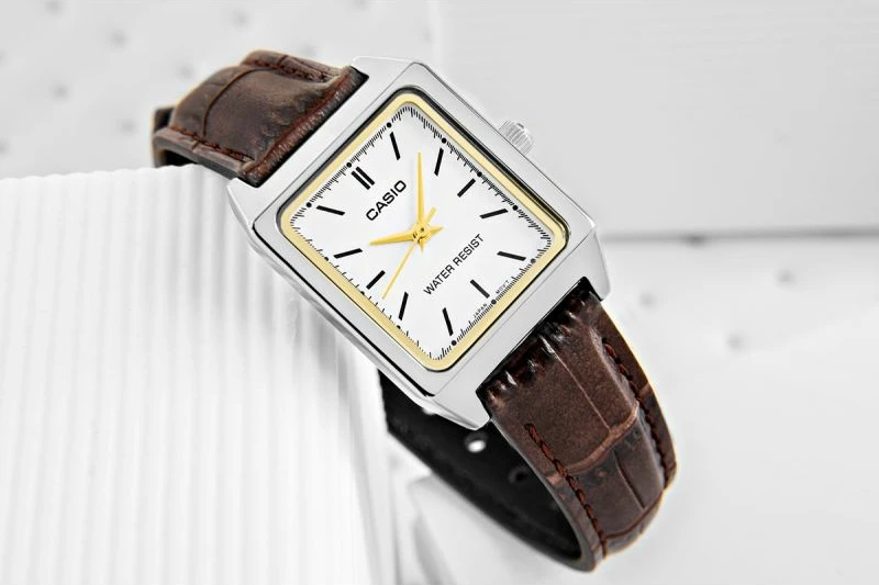 Orë dore për femra Casio, kafe