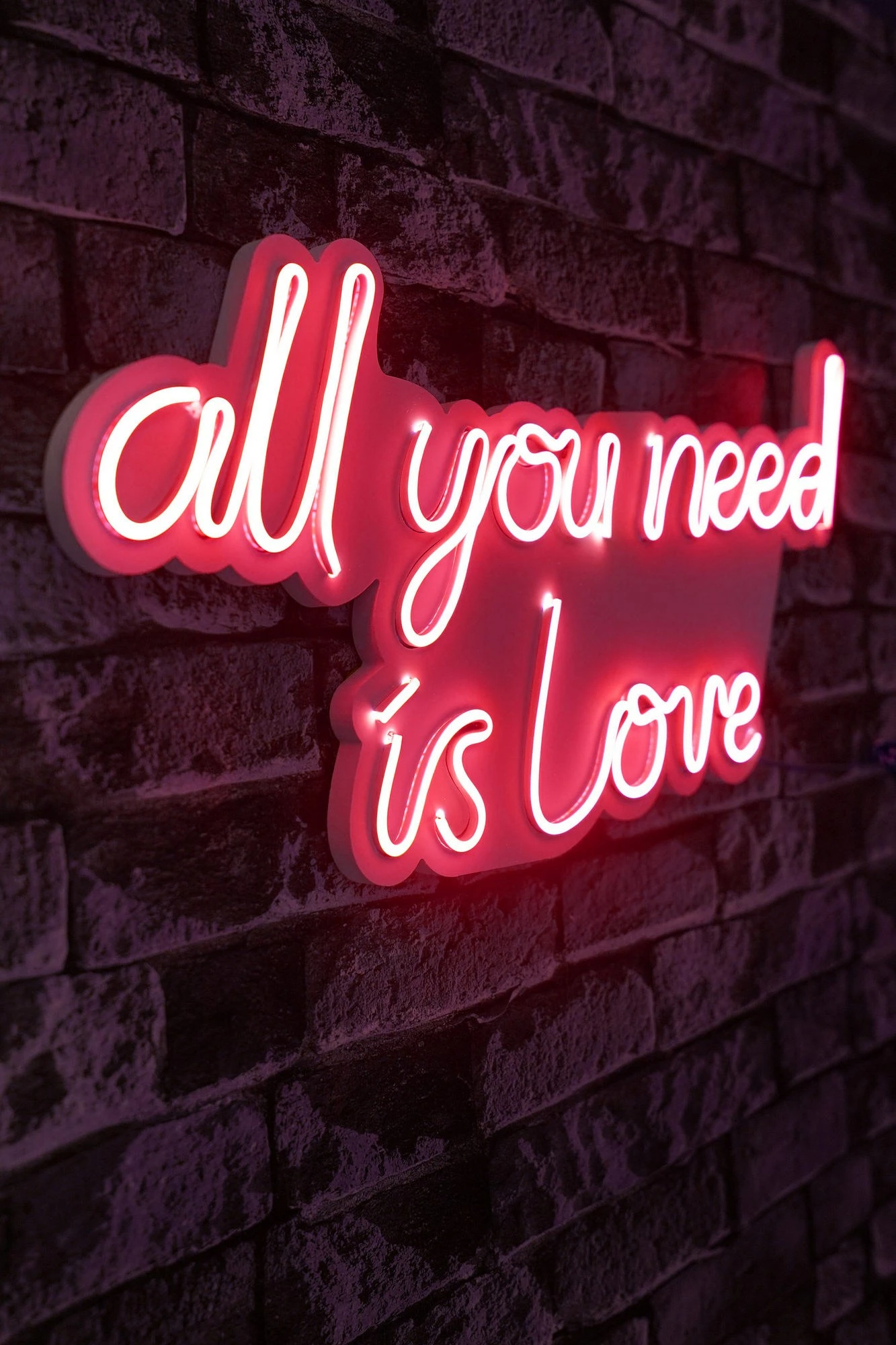 Dekor dritash LED plastike, 'All you need is love', ngjyrë e kuqe