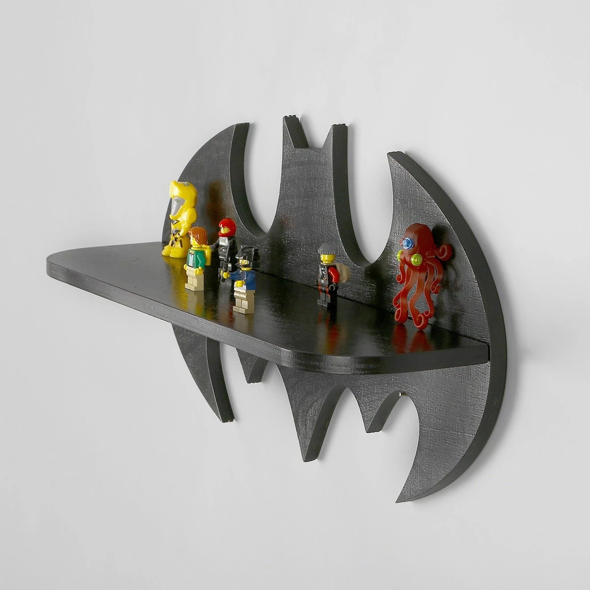 Raf dekorativ prej druri, formë Batman, ngjyrë e zezë, Skye Decor, Raf285