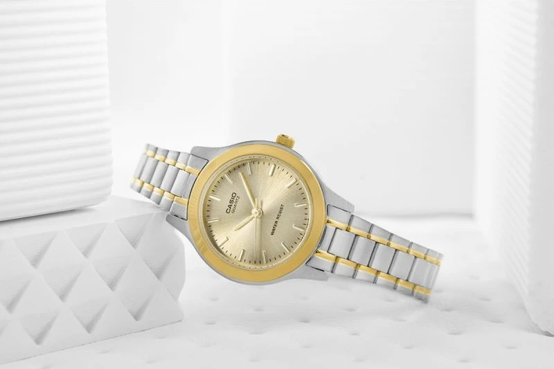 Orë dore për femra Casio, argjend e ar