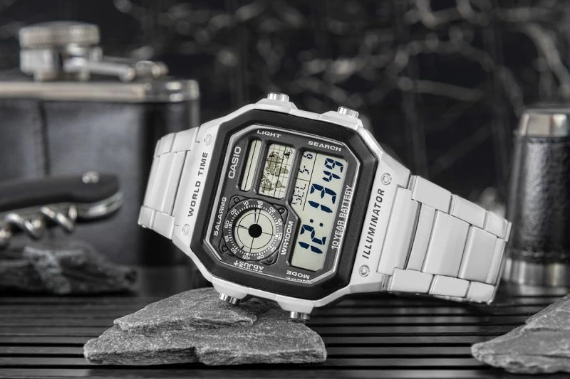 Orë dore meshkuj CASIO AE-1200WHD-1AVEF, argjendtë, me kuti