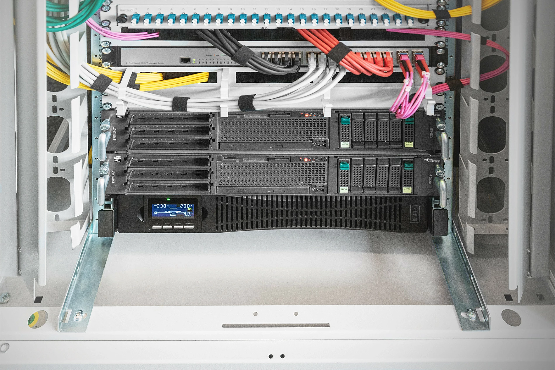 UPS Digitus OnLine 3000VA/3000W, Double-Conversion, Rackmount, 8x C13 + 1x C19, i zi