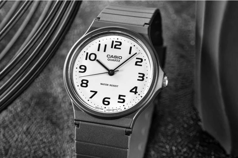 Orë dore Casio, e zezë