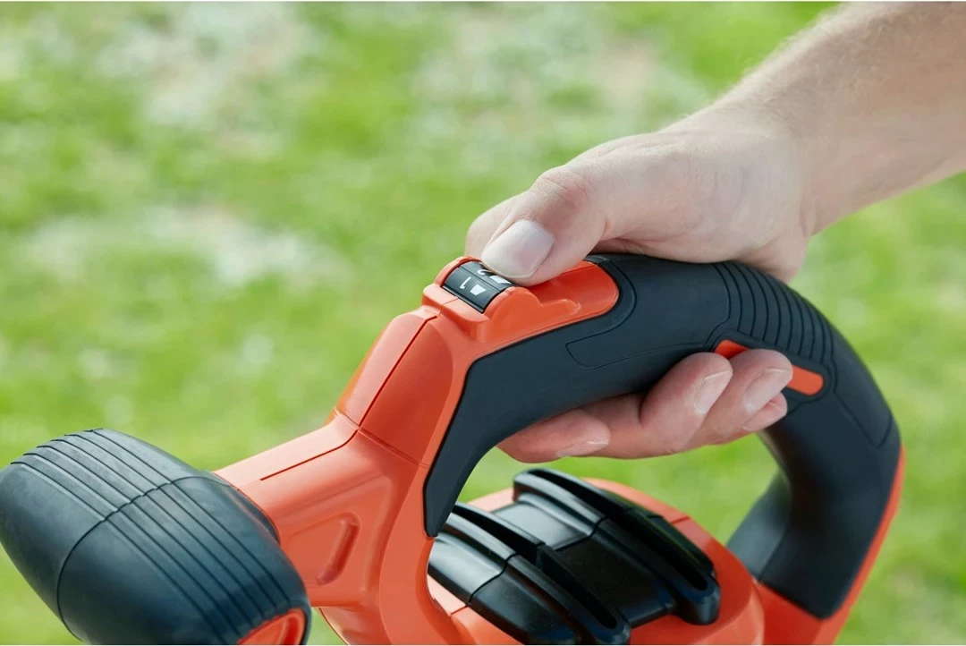 Fshesë me ajër dorëshe BLACK+DECKER BEBLV300-QS, 315 km/h, 40L, portokalli